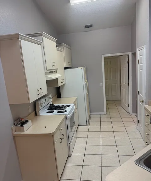 7522 Floral Cir W — Photo 16