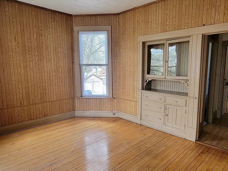 2155 N Kilbourn Ave — Photo 9