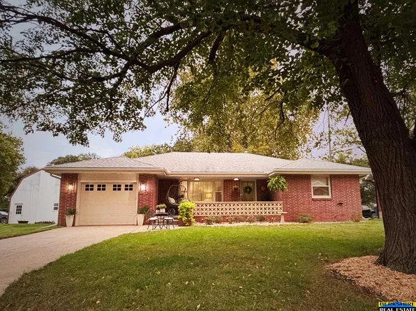 510 S School St, Wilber, NE 68465