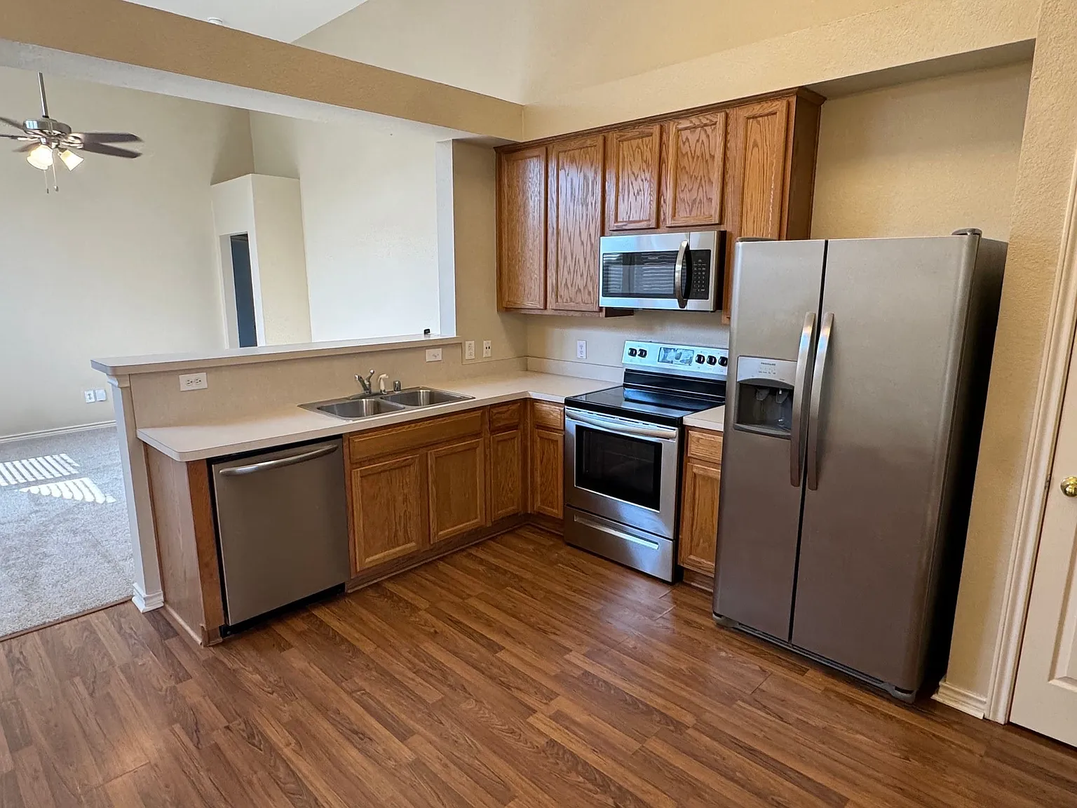 3 bed, 2.0 bath, 1207 sqft, $1,775 — Photo 4