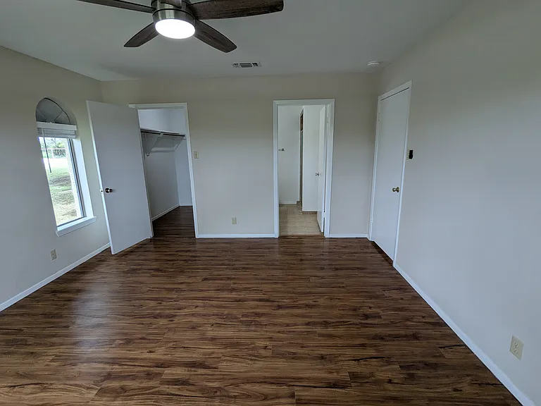 5694 N US Highway 277 — Photo 18