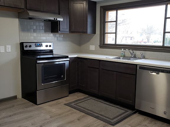 3rd image of 2330 Madalene Ave