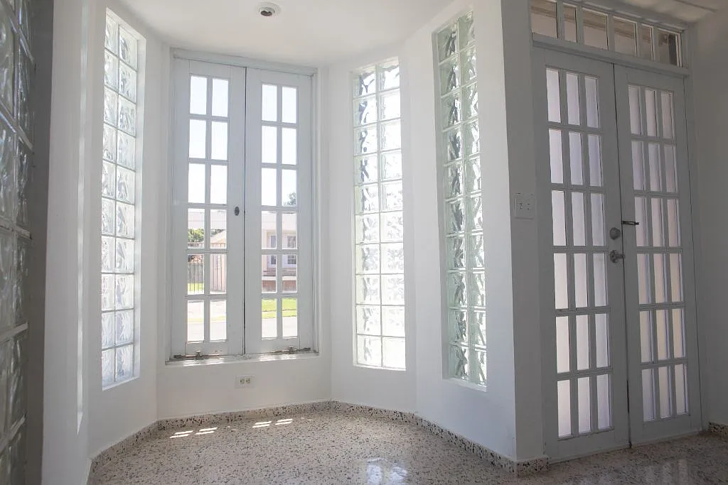 3 bed, 2.0 bath, 1300 sqft, $1,200 — Photo 4