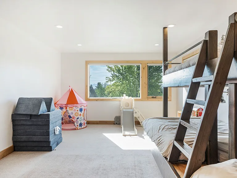 229 Arbour Dr E — Photo 43