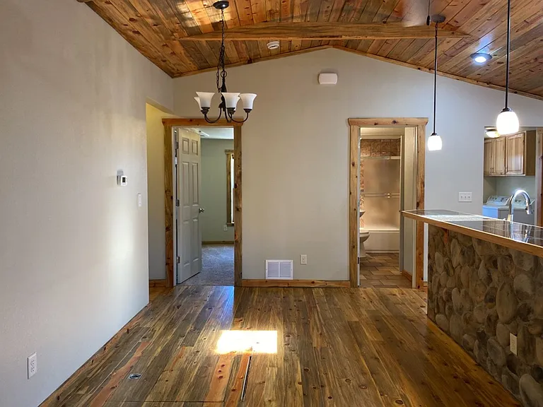 517 Endicott St — Photo 21