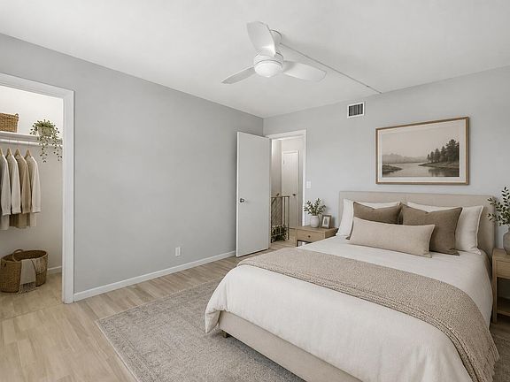 4th image of 905 NE 28th Street #206