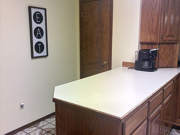 5th image of 121 Skihi St