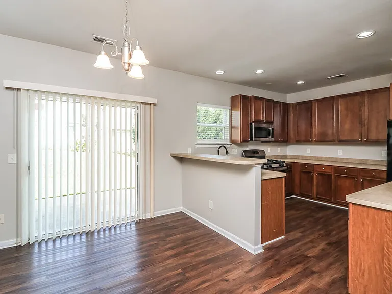 1647 Bradmere Ln — Photo 9