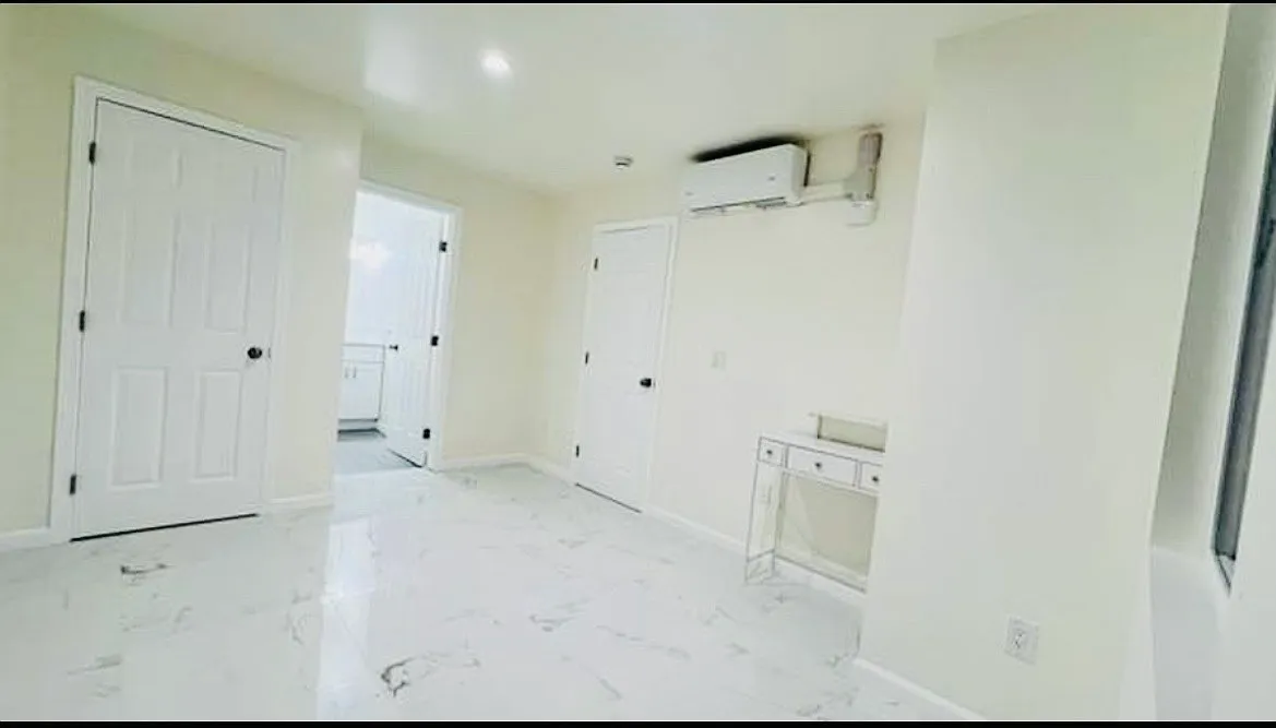 1 bed, 340 sqft, $1,800 — Photo 2