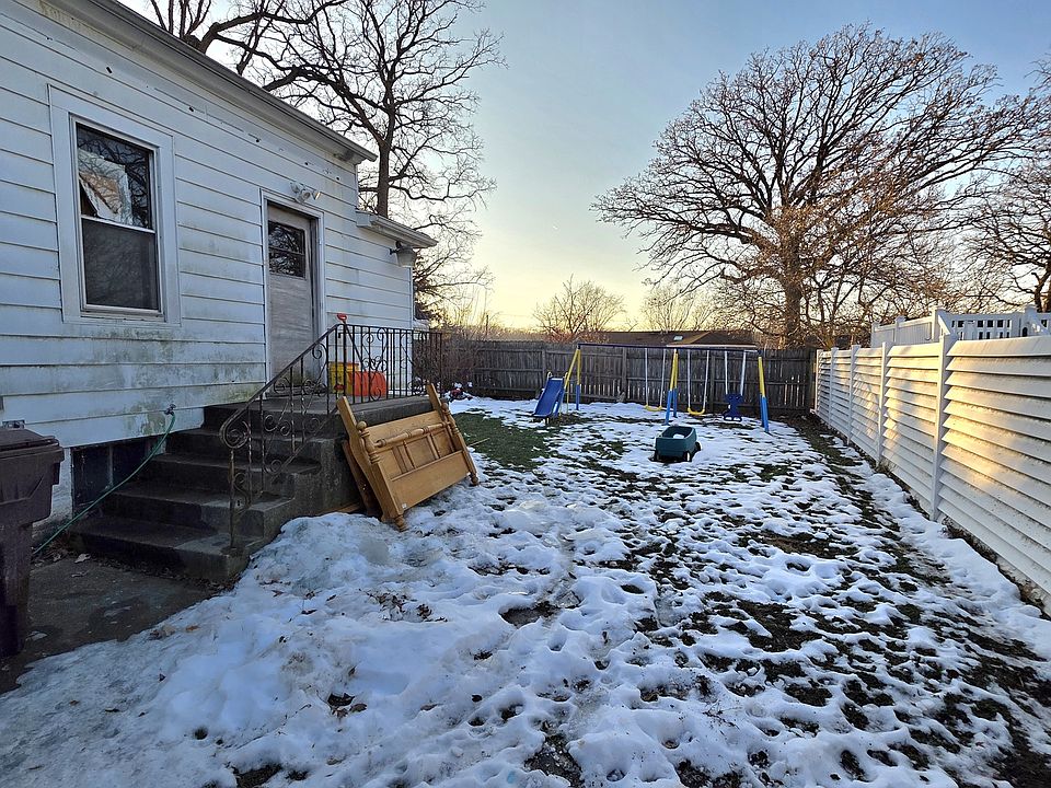 2nd image of 16138 Oak Ave