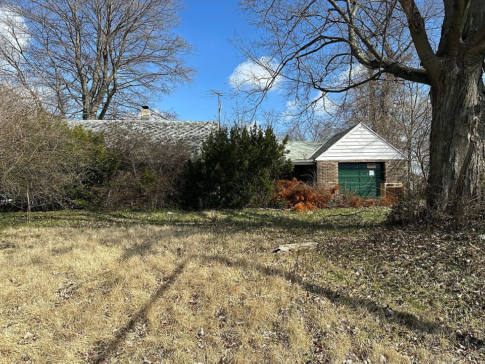 2nd image of 1921 Tuttle Ave