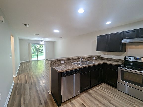 2nd image of 113 Plantation Point Dr