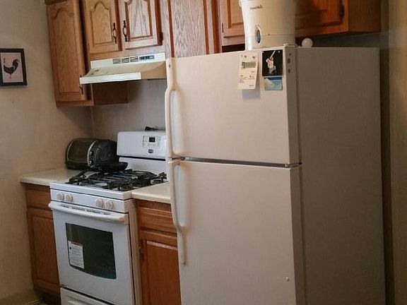2nd image of 4616 Washington St #2 B