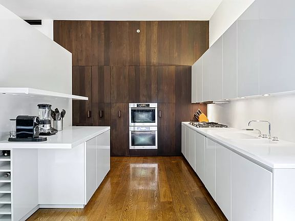 4th image of 40 Bond St APT Th5