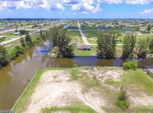 832 NE 1st Place Cpe, Cape Coral, FL 33909