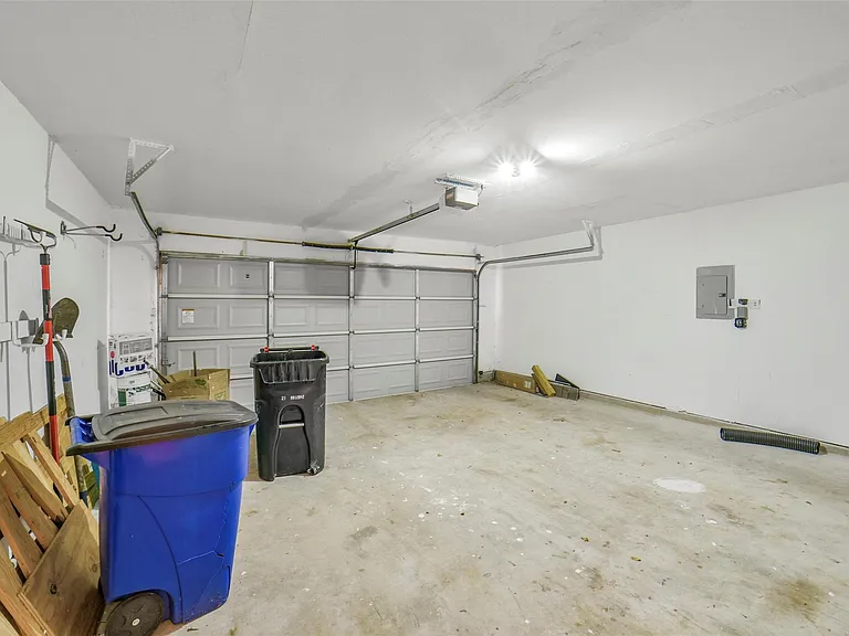 19254 Dillsbury Ct — Photo 41