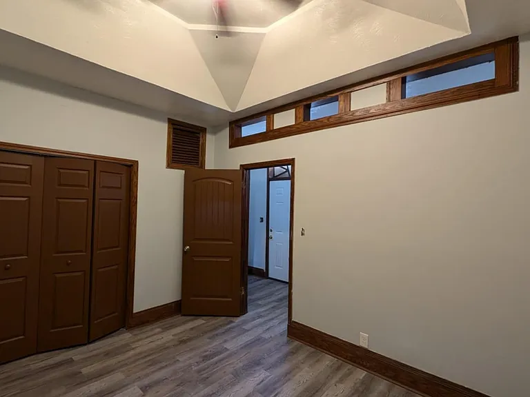 2533 Rowan St — Photo 3