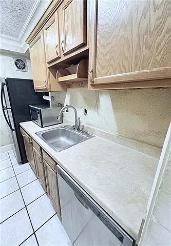 222 London Ave #110 — Photo 8