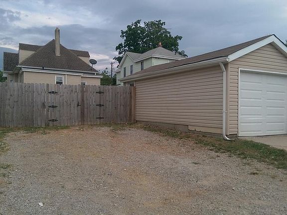 GARAGE& 2 SPACES