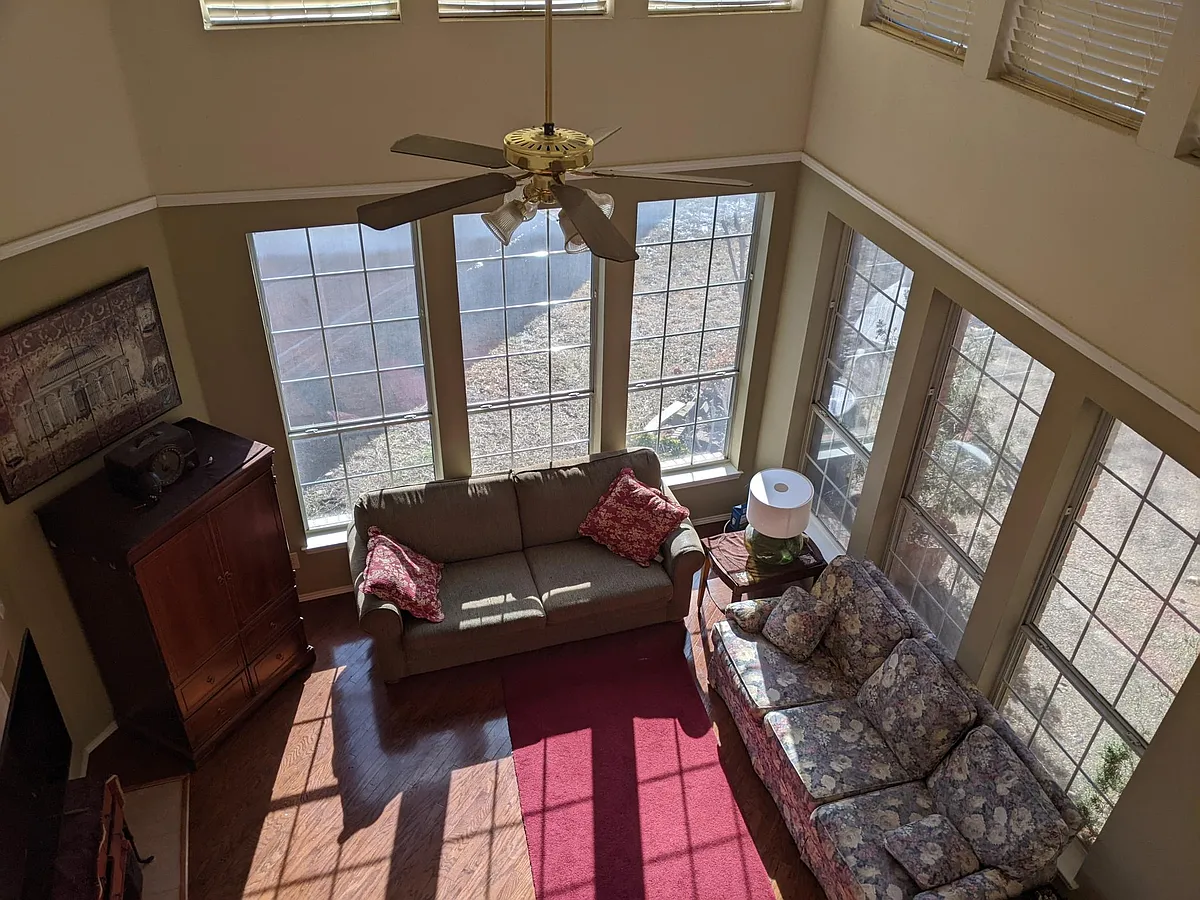 High ceiling great room - 4320 Burnhill Dr