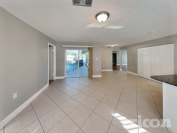 4th image of 215 Hillcrest Dr