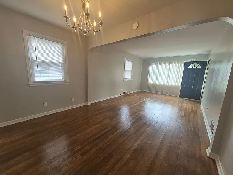 2623 Springmont Ave — Photo 5