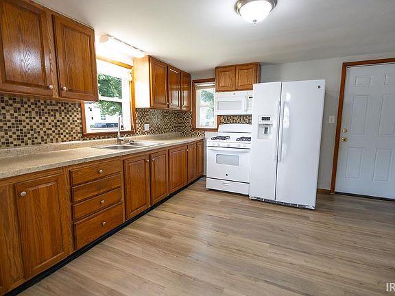 4th image of 226 W Rush St