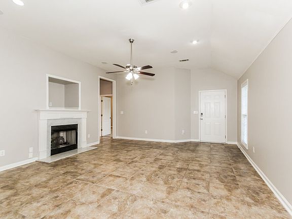 3rd image of 1101 Village Trl