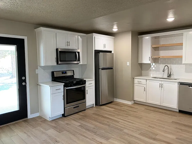 2412 Lake Michigan Dr — Photo 3