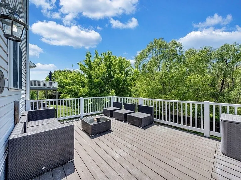 1733 Meadows Rd — Photo 4