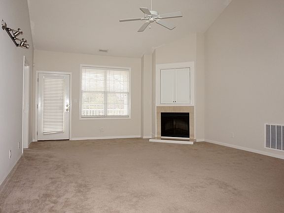 Ceiling fans in all rooms