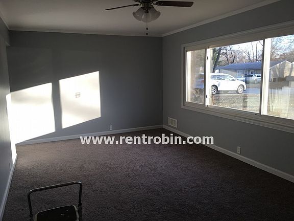 3rd image of 10740 Cambridge Ave
