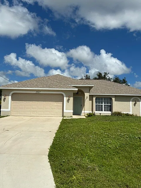 2507 NW 1st St