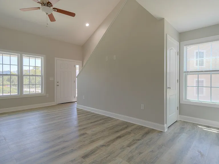 495 Pin Oak Dr NW — Photo 3