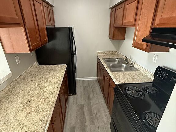 3rd image of 2021 Cambridge Dr APT 5
