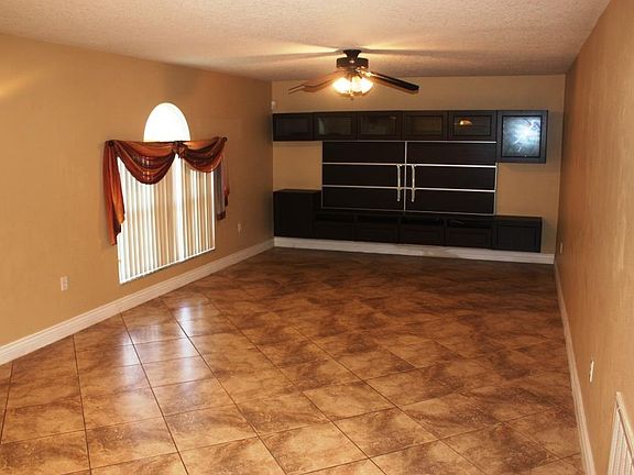 5th image of 4702 Fiske Cir