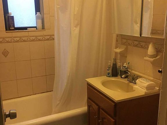 4th image of 2819 42nd St APT B2
