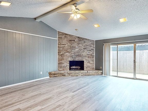 3rd image of 308 Towne House Ln