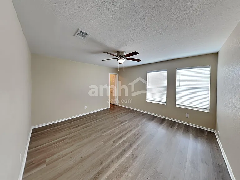 512 Hinge Loop — Photo 15