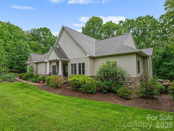 3rd image of 138 Bridlewood Trl