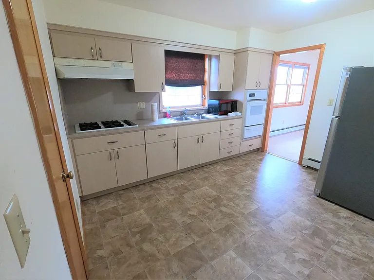 404 Jackson Ave #2 — Photo 9
