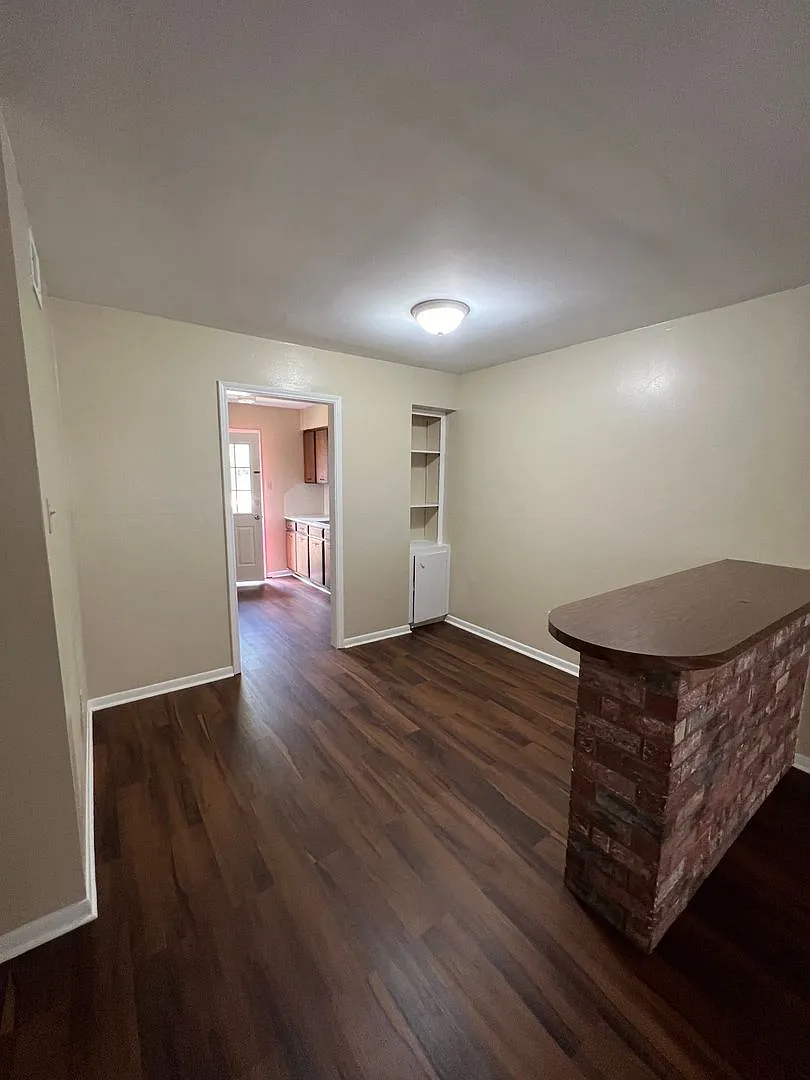 Lamplighter Apartments — Photo 3