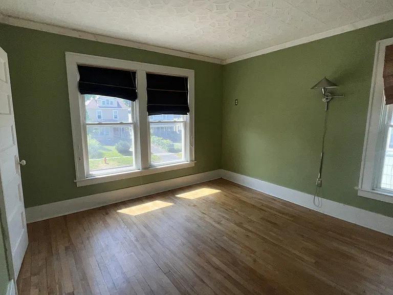 935 Westcott St — Photo 17