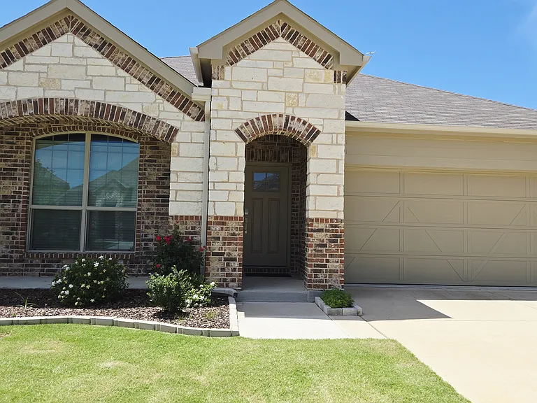 3321 Kingsdown Dr — Photo 3
