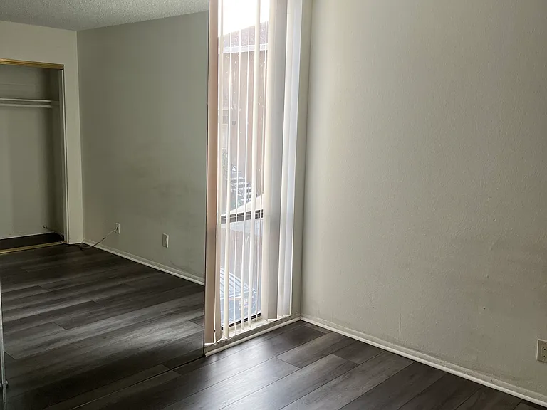 1371 Loma Ave — Photo 14