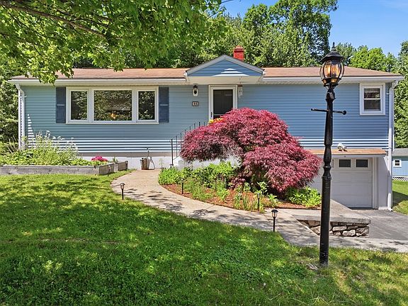 2nd image of 46 Pinecroft Ave