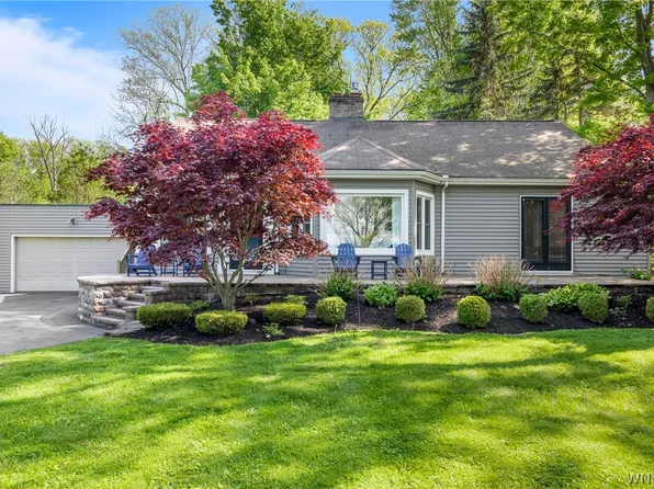 5427 Old Lake Shore Rd, Lake View, NY 14085