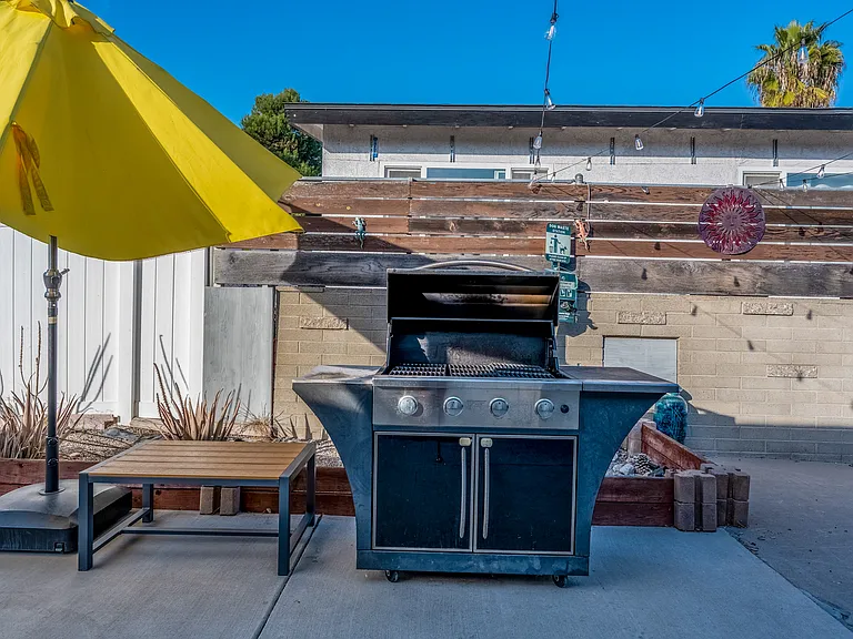 Fire up the barbecue grill and enjoy a delicious meal alfresco, with plenty of space to relax and unwind in the comfortable seating area.