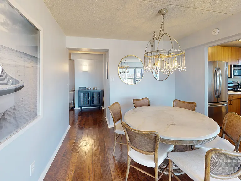 10 West Apartments — Photo 9
