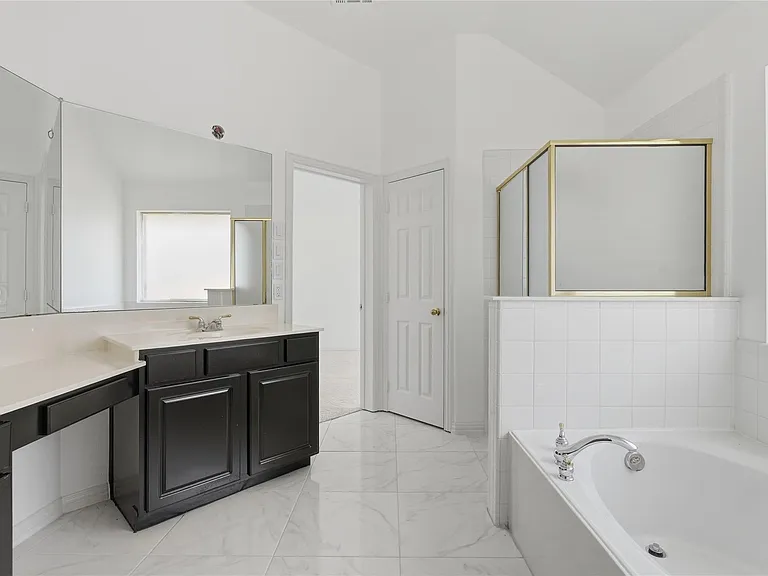 5001 Spicewood Dr — Photo 10